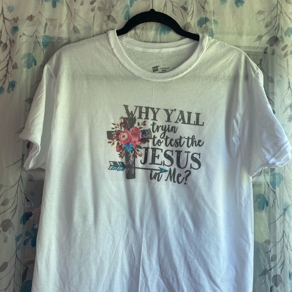 Med white Tshirt